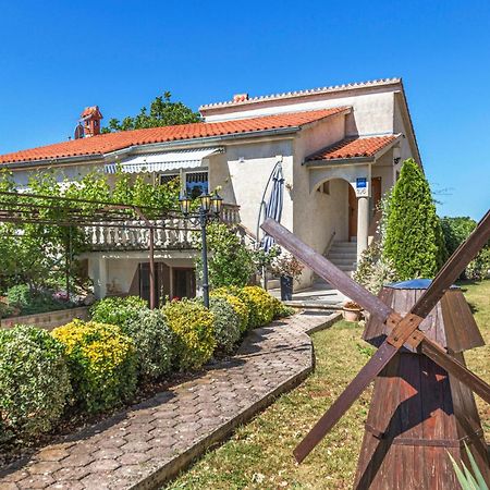 Awesome Studio In Pula With Wifi Buitenkant foto