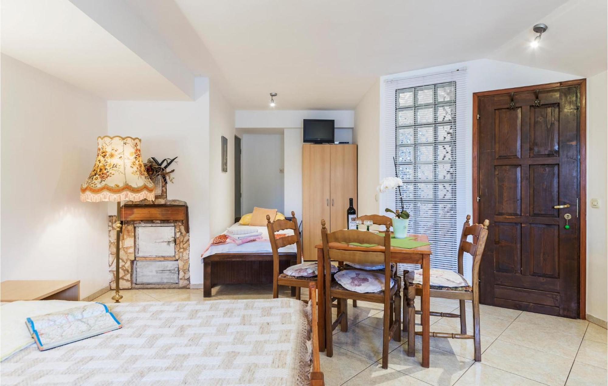 Awesome Studio In Pula With Wifi Buitenkant foto